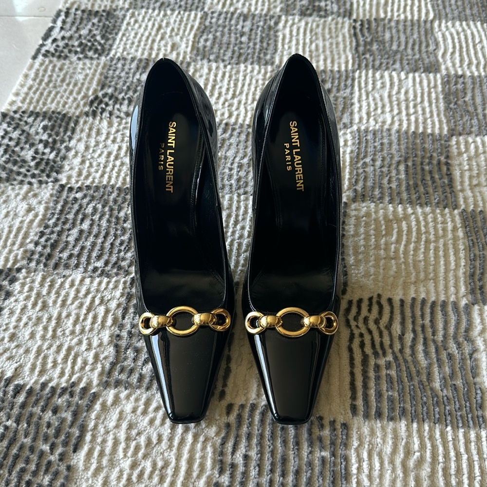 Saint Laurent pumps with gold accent